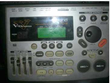 相片: 出售 吉他和其它弦乐器 ROLAND - ROLAND