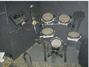 相片: 出售 吉他和其它弦乐器 ROLAND - ROLAND