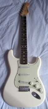 相片: 出售 吉他和其它弦乐器 FENDER - STRATOCASTER