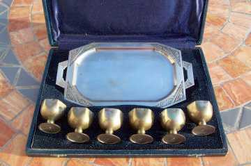 相片: 出售 玻璃对象 COFFERT ANCIEN CONTENANT PLATEAU ET 6 COUPES POINC