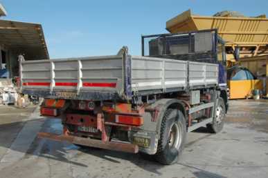 相片: 出售 卡车和公共事业 IVECO - IVECO 150E