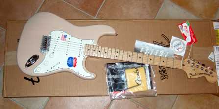 相片: 出售 吉他和其它弦乐器 FENDER - STRATOCASTER USA HIGHWAY ONE