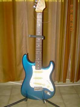 相片: 出售 吉他和其它弦乐器 FENDER - STRATOCASTER