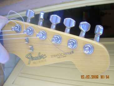 相片: 出售 吉他和其它弦乐器 FENDER - STRATOCASTER