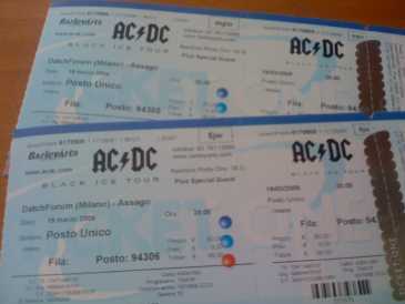 相片: 出售 音乐会票 PRIMA RICEVI, POI PAGHI! 2 BIGLIETTI AC/DC 19 MARZ - MILANO