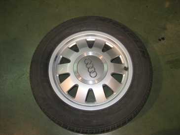 相片: 出售 零件和辅助部件 AUDI