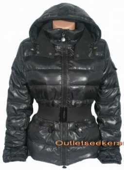 相片: 出售 衣物 妇女 - MONCLER