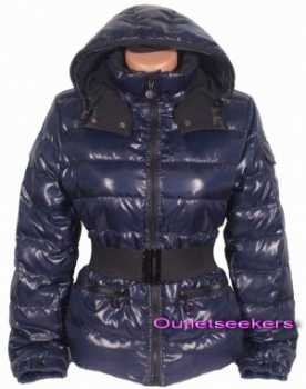 相片: 出售 衣物 妇女 - MONCLER
