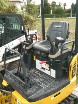 相片: 出售 机器 KOMATSU - PC