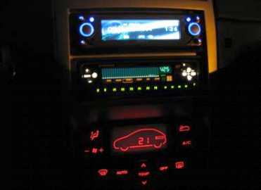 相片: 出售 汽车收音机 SONY - CDXM9900