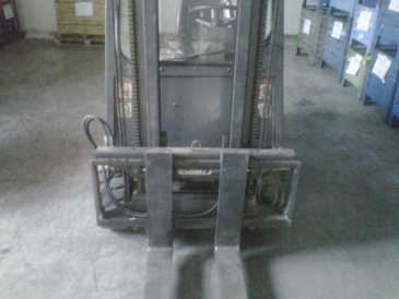 相片: 出售 卡车和公共事业 STEEL - CARRELLO ELEVATORE STEEL