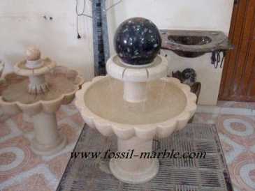 相片: 出售 装饰 FONATINE EN MARBRE MAROC AVEC BALLON - FONTAINE EN MARBRE AVEC BALLON FOSSILISE MARBRE