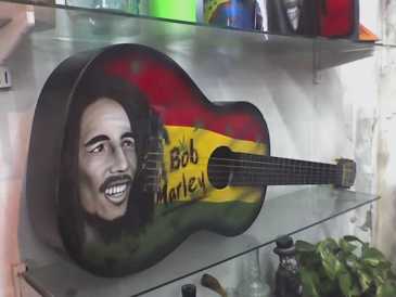 相片: 出售 其它对象 GUITARRA AEROGRAFIADA
