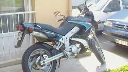 相片: 出售 摩托车 125 cc - YAMAHA - TDR