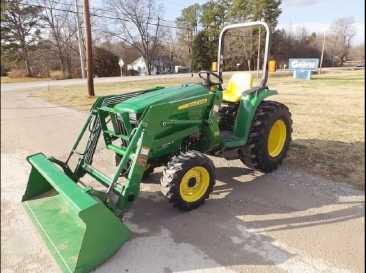 相片: 出售 农业车 JOHN DEERE