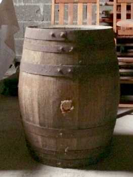 相片: 出售 其它对象 WOODEN BARREL