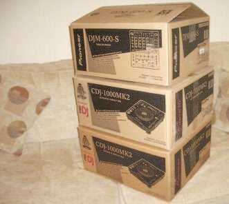 相片: 出售 辅助部件和作用 PIONEER 2 X CDJ-1000 DECKS & 1 X DJM-600 MIXER - PIONEER 2 X CDJ-1000 DECKS & 1 X DJM-600 MIXER