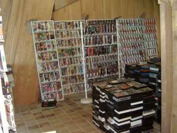 相片: 出售 5000 VHS VEND STOCK 5000 K7 ANNEE DEBUT 80,90 TOUS GENRES - X,HORREUR,PIEPLUM,KARATE ECT...