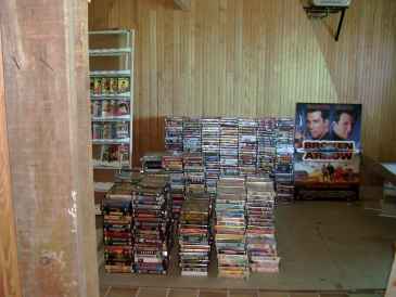 相片: 出售 5000 VHS VEND STOCK 5000 K7 ANNEE DEBUT 80,90 TOUS GENRES - X,HORREUR,PIEPLUM,KARATE ECT...