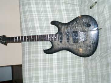 相片: 出售 吉他和其它弦乐器 IBANEZ