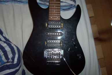 相片: 出售 吉他和其它弦乐器 YAMAHA - RGX 421D