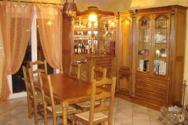 相片: 出售 家具 CHENE MASSIF - LIVING BAR D'ANGLE CHENE MASSIF + TABLE ET 6 CHAIS