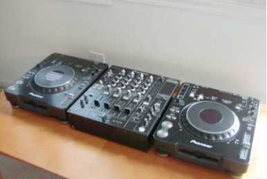 相片: 出售 辅助部件和作用 PIONEER - 2 PIONEER CDJ-1000 MK3 CD PLAYERS & 1 DJM-800