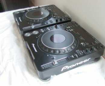 相片: 出售 辅助部件和作用 PIONEER - 2 PIONEER CDJ-1000 MK3 CD PLAYERS & 1 DJM-800