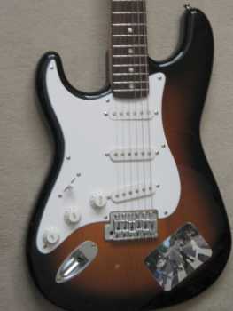 相片: 出售 吉他和其它弦乐器 SQUIER - STRATOCOASTER