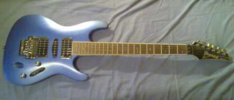 相片: 出售 吉他和其它弦乐器 IBANEZ