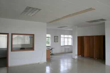 相片: 租 办公室 120 m2
