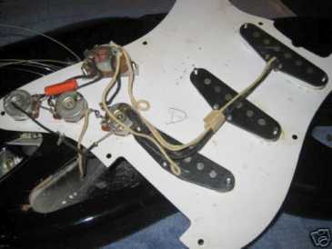 相片: 出售 吉他和其它弦乐器 FENDER - 1983 FENDER FULLERTON CUST. COLOR