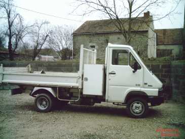 相片: 出售 卡车和公共事业 RENAULT - B90 BENNE