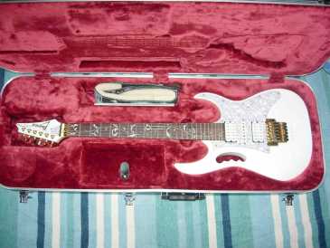 相片: 出售 吉他和其它弦乐器 IBANEZ - JEM 7V WH STEVE VAI