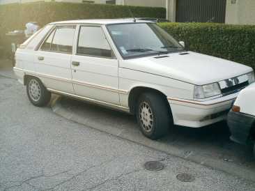 相片: 出售 汽车 RENAULT - R11