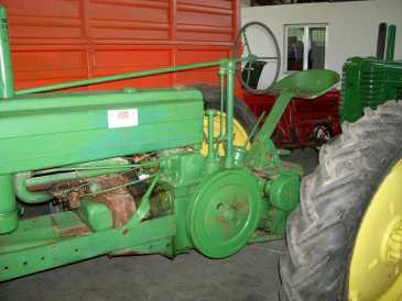 相片: 出售 农业车 JOHN DEERE - B TRICICLO