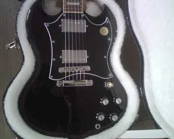 相片: 出售 吉他和其它弦乐器 GIBSON SG STANDARD - SG STANDARD