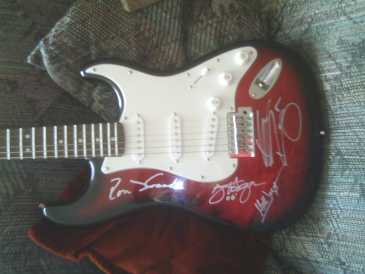 相片: 出售 吉他和其它弦乐器 FENDER - STARCASTER RUBYBURST