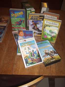 相片: 出售 11 VHS SPIDERMAN-EXCALIBUR-CONTES DE GRIMM-FRANKLIN-ETC..