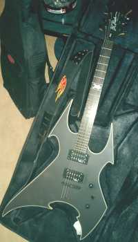 相片: 出售 吉他和其它弦乐器 B.C. RICH - RARE & NEUF - INVISIBOLT BEAST